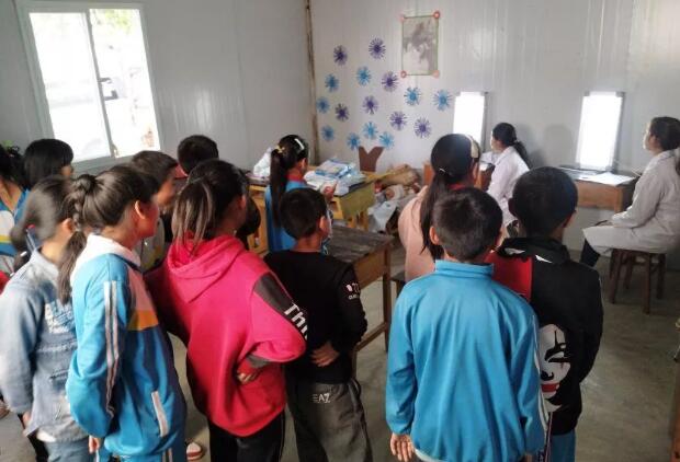 公益脊柱、視力、包皮健康篩查走進(jìn)校園大行動(dòng)——隆陽區(qū)西邑鄉(xiāng)小學(xué)站