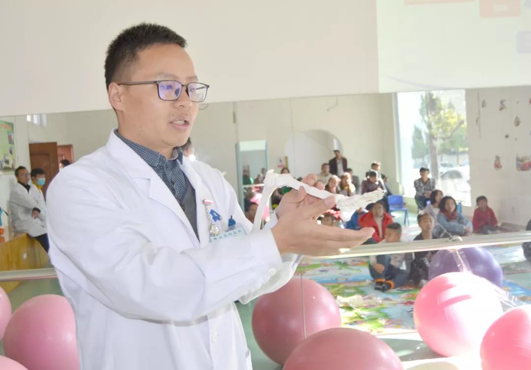 暑期青少年脊柱健康公益課，線上一對一教學指導！