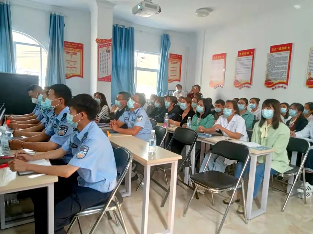 【保山安利醫(yī)院】我院攜手瓦窯衛(wèi)生院開展鎮(zhèn)村兩級(jí)醫(yī)護(hù)人員防護(hù)服穿脫、核酸采樣技能培訓(xùn)及腫瘤、生殖學(xué)術(shù)交流