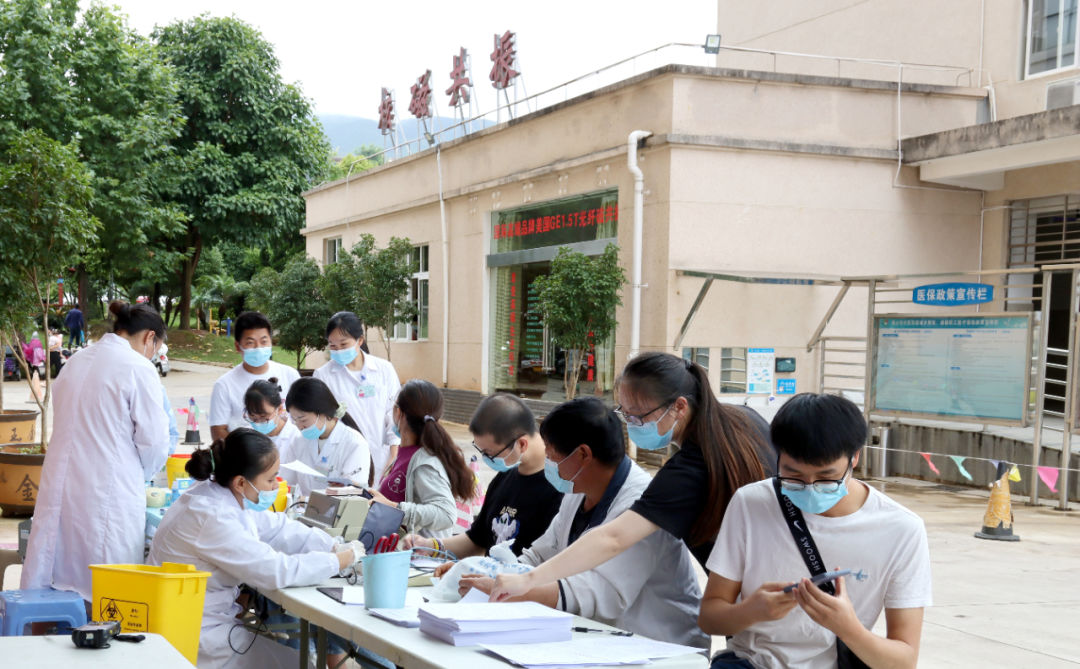 情系于血 愛源于心 ——保山安利醫(yī)院組織義務獻血活動