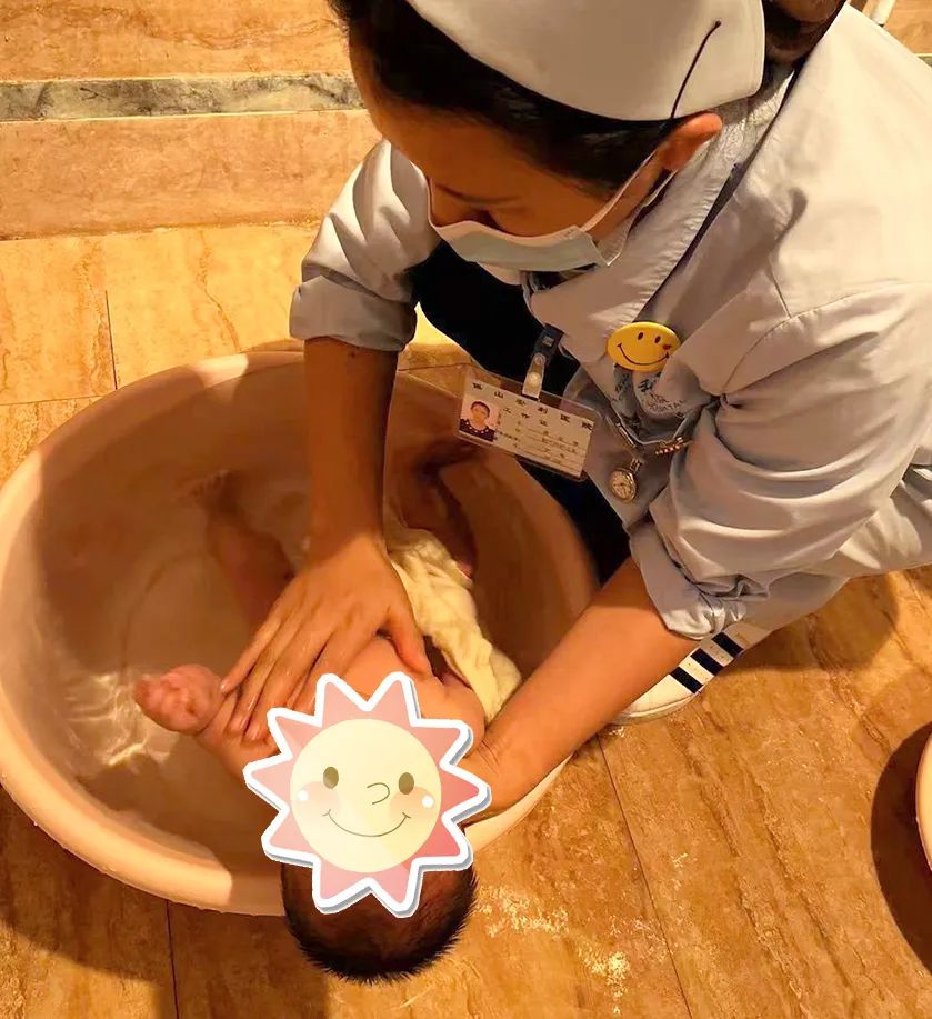 【保山安利醫(yī)院】新手媽媽別著急，寶寶護(hù)理可為您上門服務(wù)~