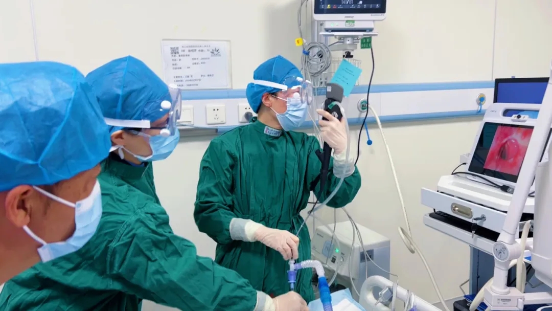 我院成功開(kāi)展首例氣管內(nèi)金屬支架植入術(shù)，為氣道狹窄患者打開(kāi)“生命通道”！
