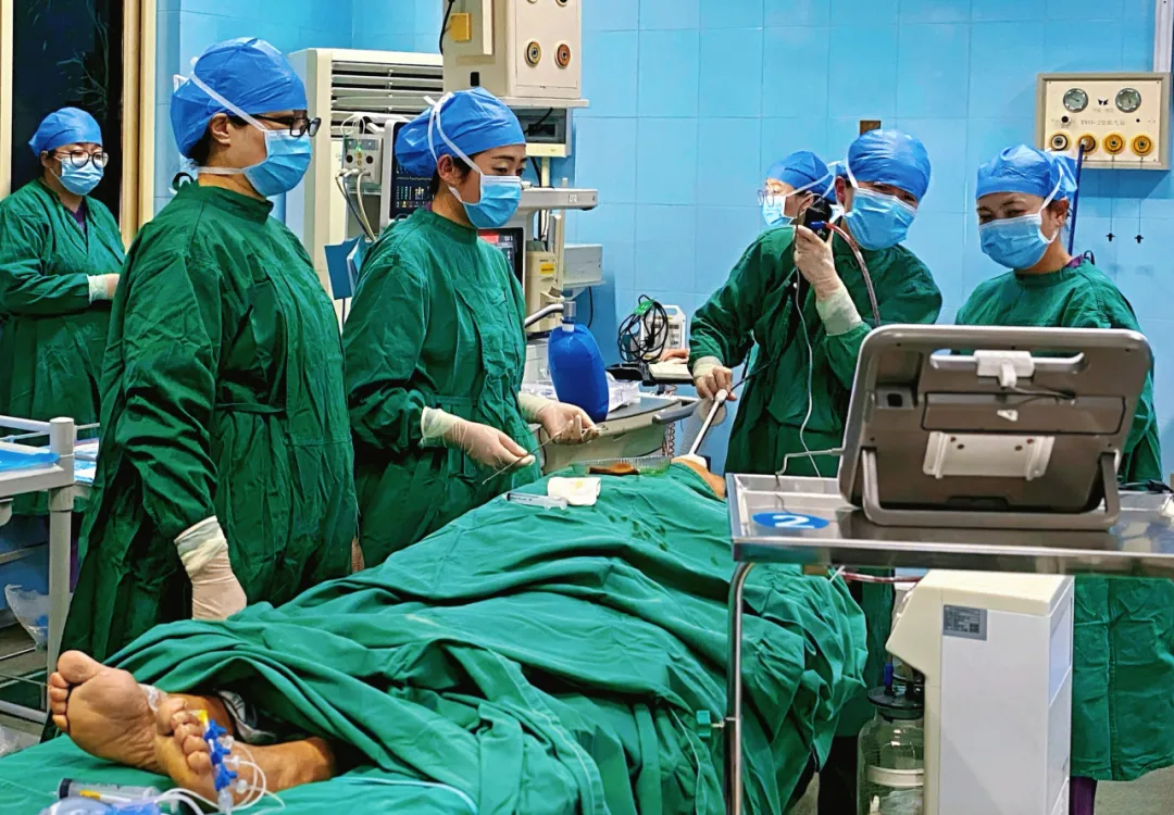 突破！我院成功開展首例“經硬質支氣管鏡下硅酮支架植入術”和“支氣管徑向超聲檢查術”